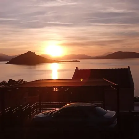 Fantastic House With A Wonderful View Of The Sea *